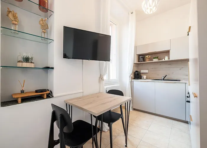 Apartment Felix Faure - Lumineux En Centre-ville Menton